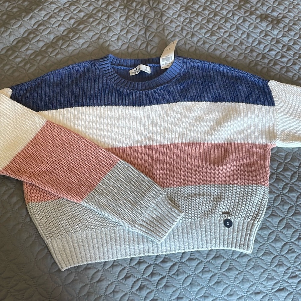 Hollister sweater small NWT